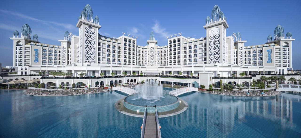 Granada Luxury Hotel — фасад